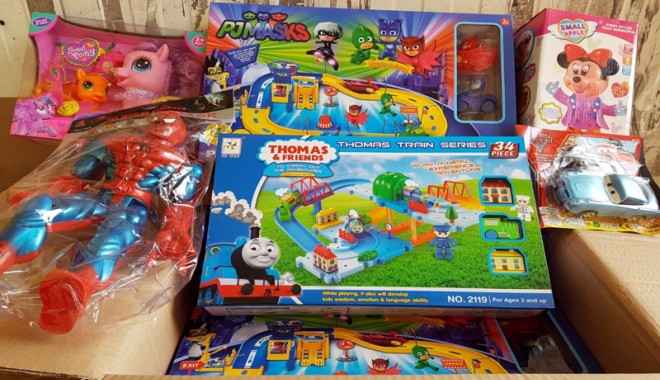 Au vrut să intre în țară  cu produse contrafăcute,  ascunse în două microbuze - auvrutsa-1511372387.jpg