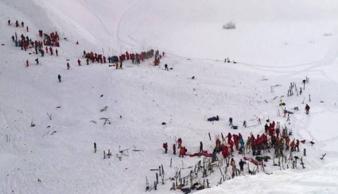 Avalanșă! Primul bilanț: un mort, cinci elevi dați dispăruți și alți cinci în stare gravă - avalansa-1452705713.jpg