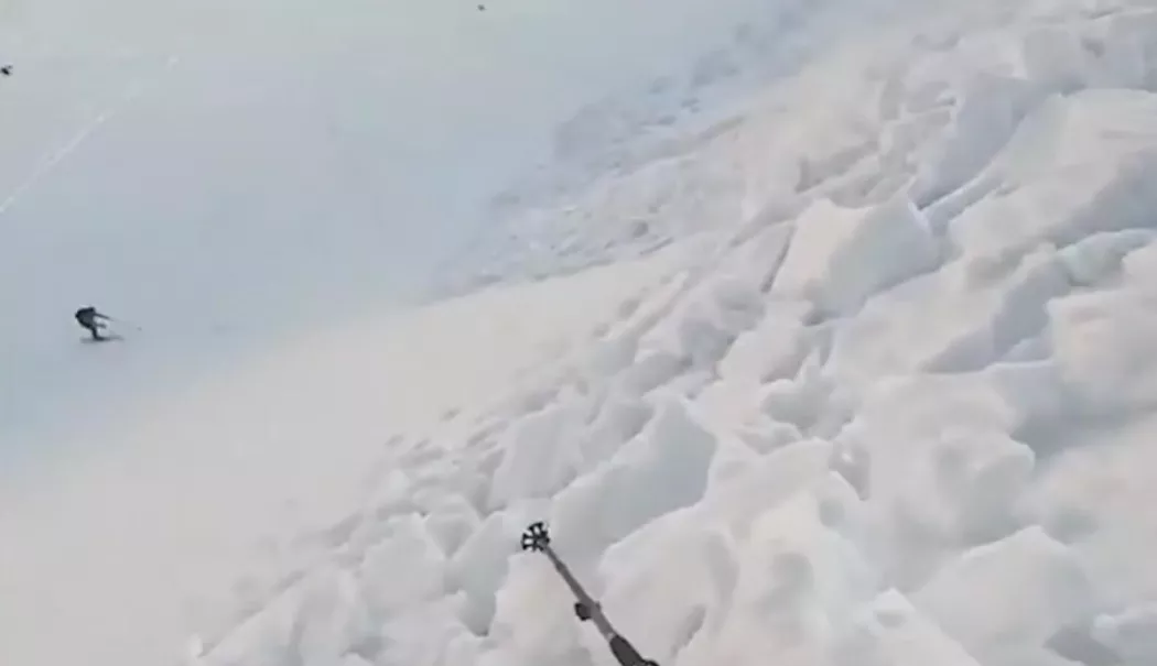 Avalanșă în Munții Bucegi: trei salvamontiști surprinși de o placă de zăpadă, unul scos de colegi de sub omăt - avalansa-1772457208.webp