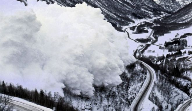 VIDEO. Avalanșă impresionantă, filmată în Alpii elvețieni - avalansa84525400-1547648175.jpg
