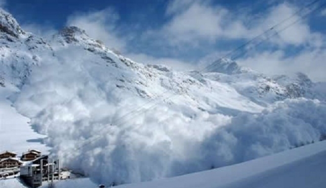 Avalanșă ucigașă în munți: Cel puțin trei schiori au murit - avalansaalpi-1489614086.jpg