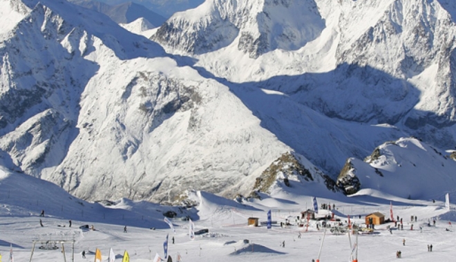 CUTREMURĂTOR. Cel puțin 4 morți în urma producerii unei avalanșe - avalansainlesdeuxalpes1024x1024-1486992774.jpg
