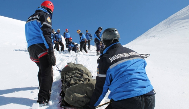 Italia, lovită de patru cutremure. Avalanșă peste un hotel,  soldată cu morți și dispăruți - avalansaitalia-1484837731.jpg