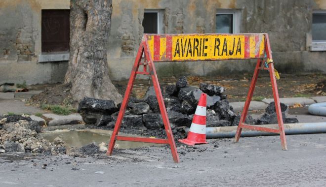 Atenție, șoferi! Trafic blocat! Se lucrează la conductele de apă - avarielucrariraja31544513882-1554793591.jpg