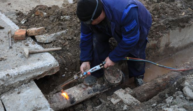 AVARIE pe conductele de termoficare. Zonele Casa de Cultură, Tomis I şi Tomis II au rămas fără apă caldă şi căldură - avarietermoficare-1639038741.jpg
