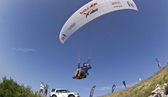 Foto. Românul Toma Coconea participă pentru a șaptea oară la Red Bull X Alps - aventura1-1414583899.jpg