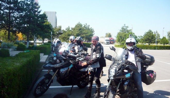 Trei motocicliști kazahi  au ajuns la Constanța  într-o aventură de 15.000 de km - aventuraeuropeana1-1403715912.jpg