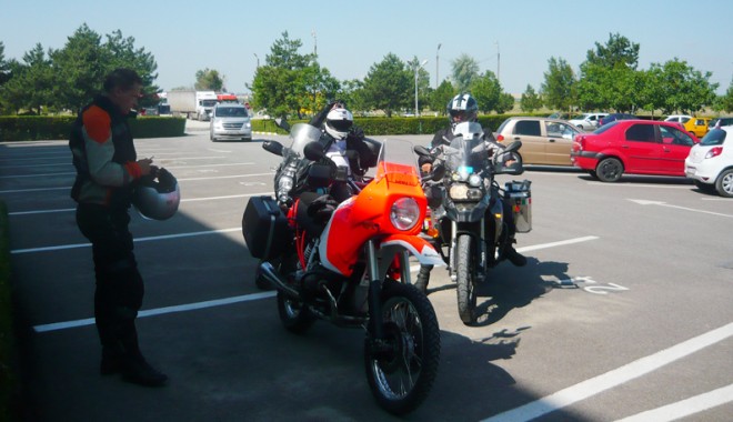 Trei motocicliști kazahi  au ajuns la Constanța  într-o aventură de 15.000 de km - aventuraeuropeana3-1403715968.jpg