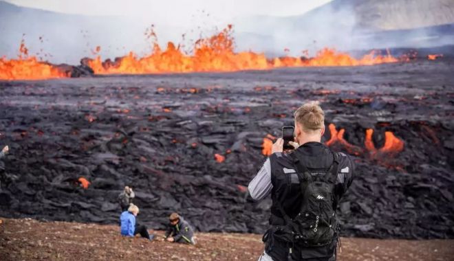 Atenţionare de călătorie pentru Islanda. Se menţin riscurile asociate erupţiei vulcanice în zona Sundhnjukagigar