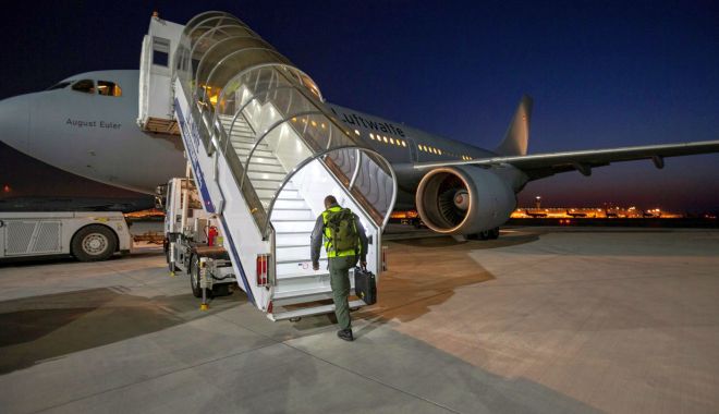 Aviația militară franceză transportă primii pacienți în Germania - aviatia-1585478702.jpg