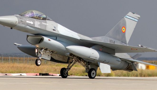 Două aeronave de tip F-16 Fighting Falcon au sosit în România - avioane-1597588265.jpg