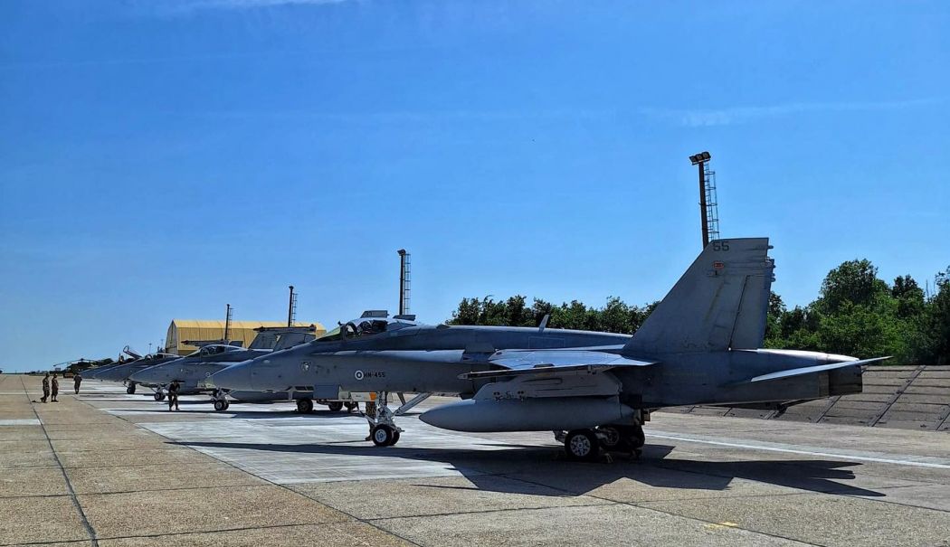 Aeronave F-18 Hornet finlandeze au aterizat la Mihail Kogălniceanu. Ce misiuni vor executa timp de două luni - avioane-finlandeze-mk-1717519829.jpg