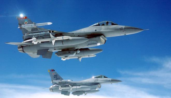 Când vor ajunge primele avioane de vânătoare F-16 în România - avioanedevanatoare-1423507511.jpg