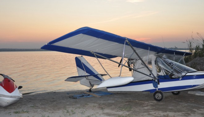 A aterizat direct în lacul Siutghiol - avion-1310321353.jpg