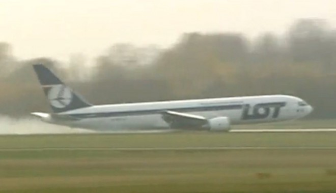 Incident aviatic în Polonia / VIDEO - avion-1320163469.jpg