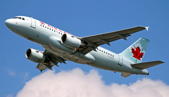 Un pasager al companiei Air Canada a găsit  un ac într-un sandviș servit în timpul zborului - avion-1343826820.jpg