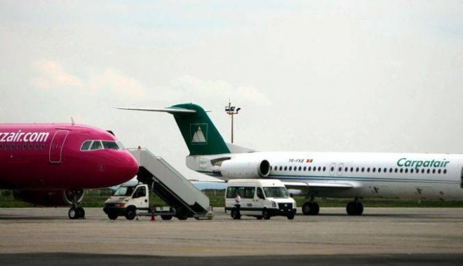 Aterizare de urgență la Timișoara: Unui copil din avion i s-a făcut rău - avion-1351184346.jpg