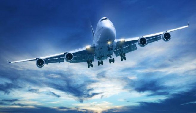 INCIDENT AVIATIC: Un avion cu 230 de pasageri la bord s-a lovit de un stâlp de iluminat - avion-1365930110.jpg