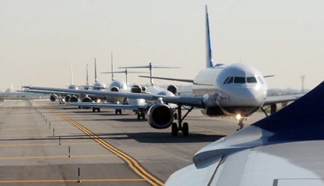 Suspiciune de bombă în SUA.Terminalul unui aeroport din New York, evacuat - avion-1366181986.jpg