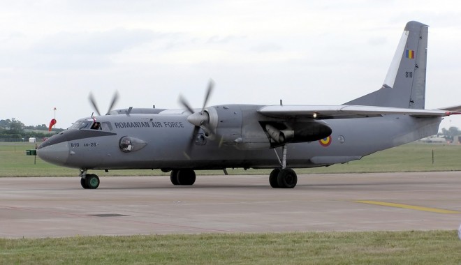Avionul cu militarii decedați în Afganistan a aterizat la Baza 90 - avion-1380124713.jpg