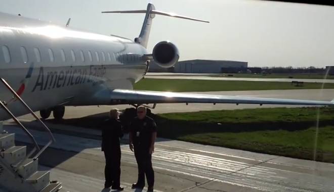 VIDEO. Un avion a ieșit de pe pistă și a rămas blocat în noroi - avion-1428230515.jpg