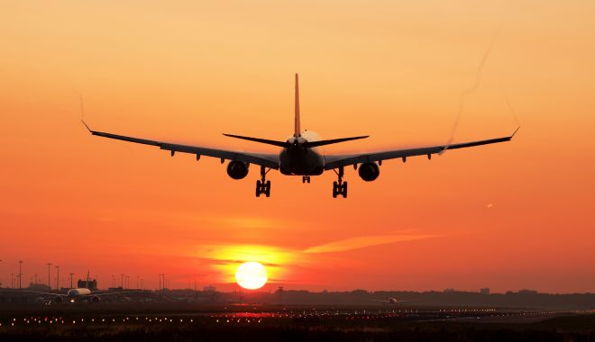 Adina Vălean: Companiile aeriene sunt obligate să returneze banii pentru zborurile anulate - avion-1588329696.jpg