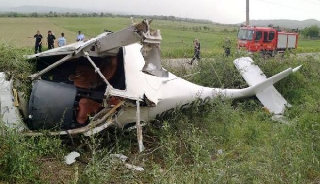 Avion de mici dimensiuni, ATERIZARE FORȚATĂ. Care e starea pilotului - avion-1589554217.jpg