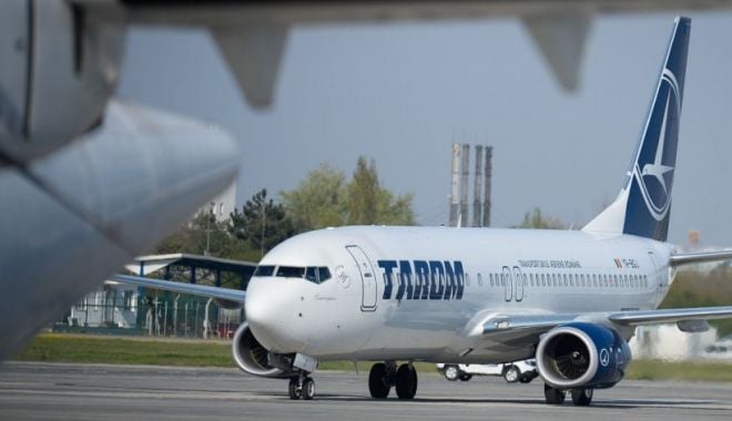 Sute de români au ajuns fără bagaje pe Aeroportul Otopeni, duminică, la întoarcerea din Egipt - avion-1641221767.jpg