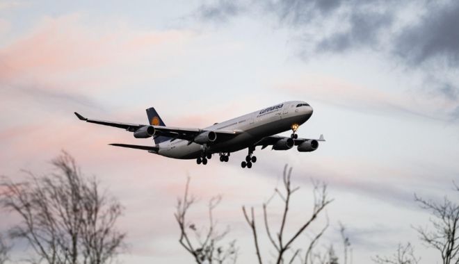 Aproximativ 100 de aeronave blocate la sol în SUA - avion-1647624156.jpg