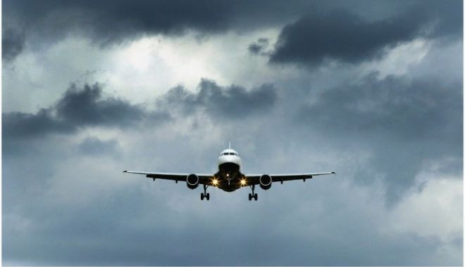 Alertă cu bombă la bordul unui avion care zbura deasupra României - avion-1647770349.jpg