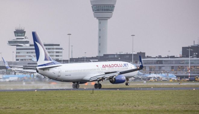 Zbor oprit chiar înainte de decolare, după ce pasagerii au primit fotografii cu un avion prăbușit