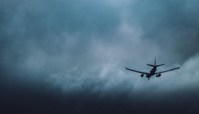 Zboruri întârziate pe Aeroportul Henri Coandă din Capitală, din cauza furtunii - avion-1654013829.jpg