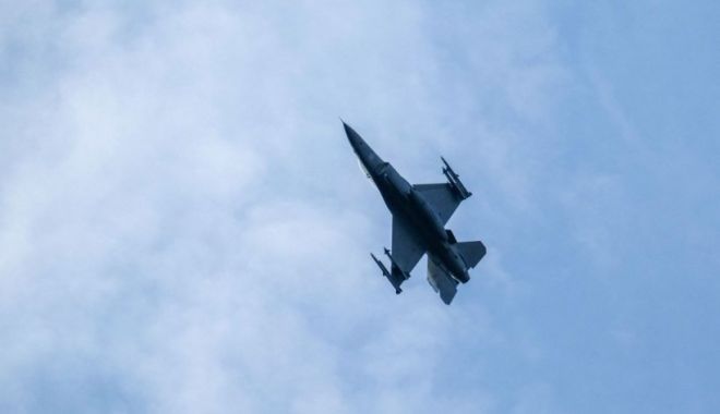 Alertă aeriană! Două avioane F16, ridicate la Drobeta Trunu Severin pentru a intercepta o aeronavă suspectă