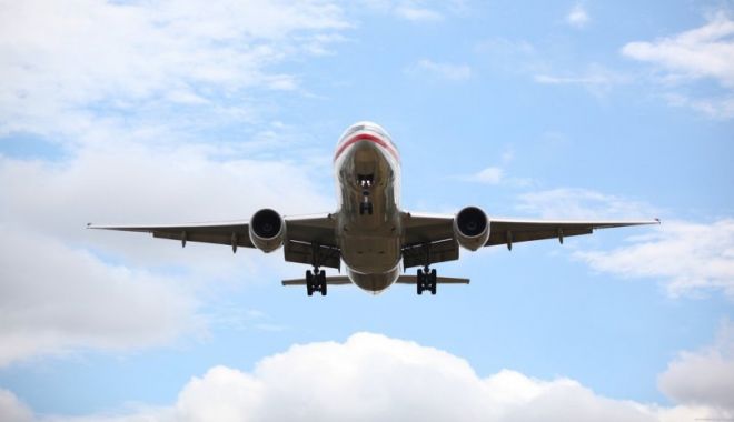 Aterizare de urgență pe Aeroportul Otopeni. Un pasager a murit în avion pe durata zborului