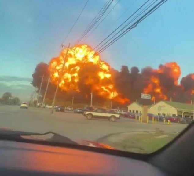Un avion s-a prăbuşit lângă Aeroportul din Louisville. Cel puţin 7 oameni au murit şi alţi 11 au fost răniţi - avion-1762327733.jpg
