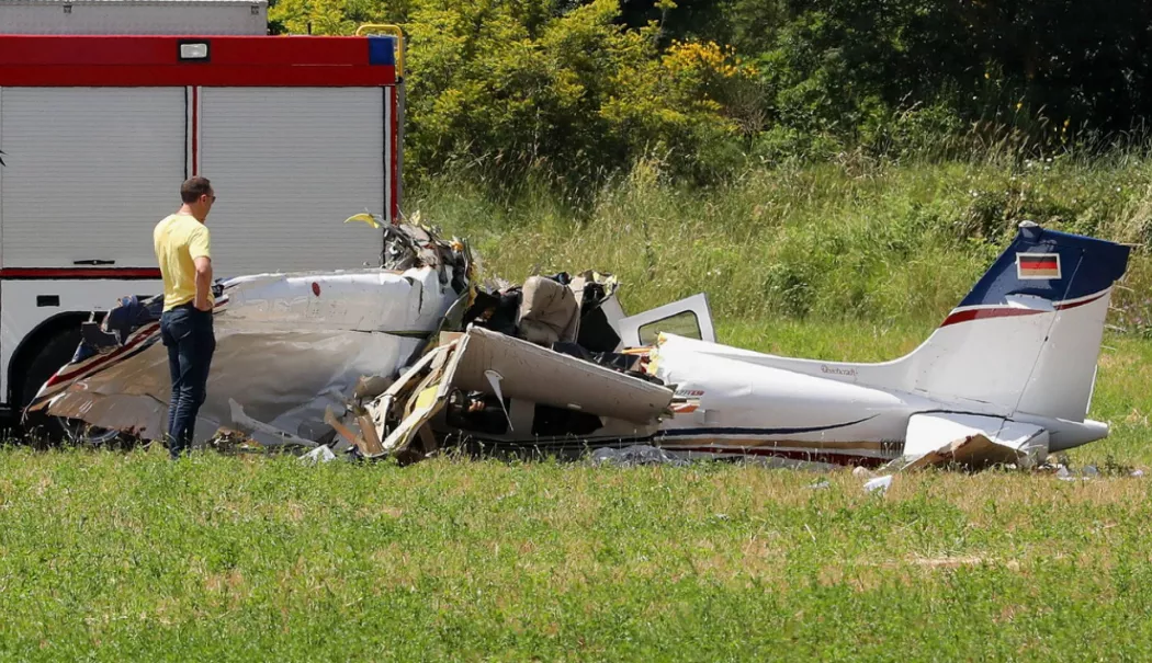 Foto - Tragedie în Croația! Cel puțin patru persoane au murit după prăbușirea unui avion