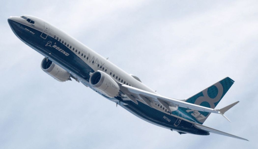 Clipe de groază pentru pasagerii unui zbor transatlantic. Avionul a căzut în gol la peste două mii de metri