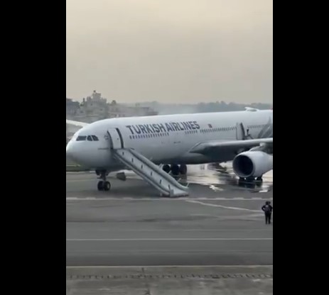 Panică la aterizare. Un avion Turkish Airlines a aterizat în flăcări cu 277 de pasageri la bord - avion-flacari-1778477839.webp