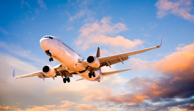 Condamnare cu executare pentru un bărbat care a provocat scandal la bordul unei aeronave