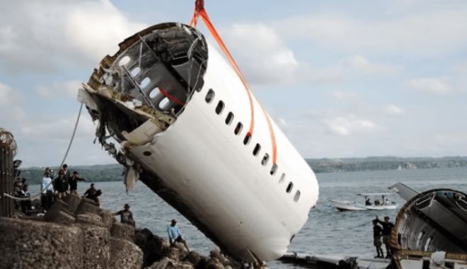 Fuzelajul avionului prăbușit în Indonezia, localizat - avioncazutindonezia1422640007026-1540981526.jpg