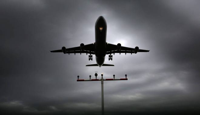 Avion evacuat din cauza unei alerte cu bombă - avionlufthansablocatsold47913a61-1421307313.jpg
