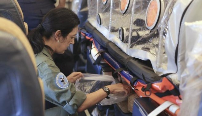 Femeia infectată cu EBOLA în SUA a CĂLĂTORIT cu AVIONUL - avionmedicalizadorepatriararelig-1413453068.jpg
