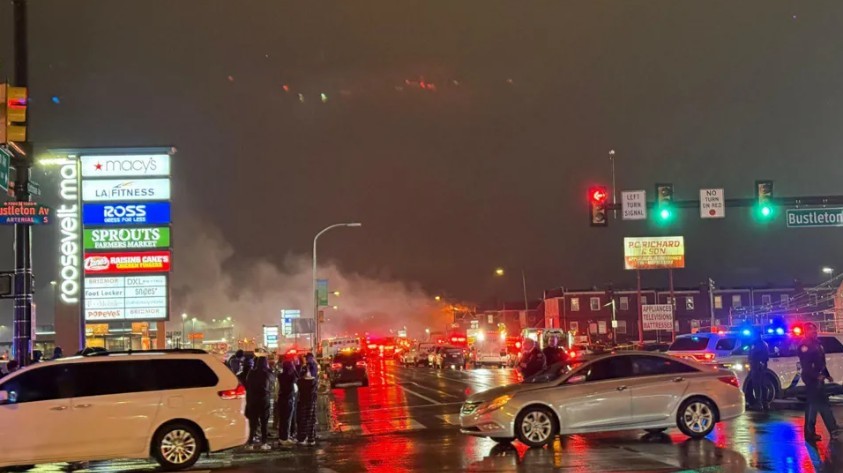 Accident aviatic deasupra unui mall din Philadelphia. Șase pasageri se pare că au murit
