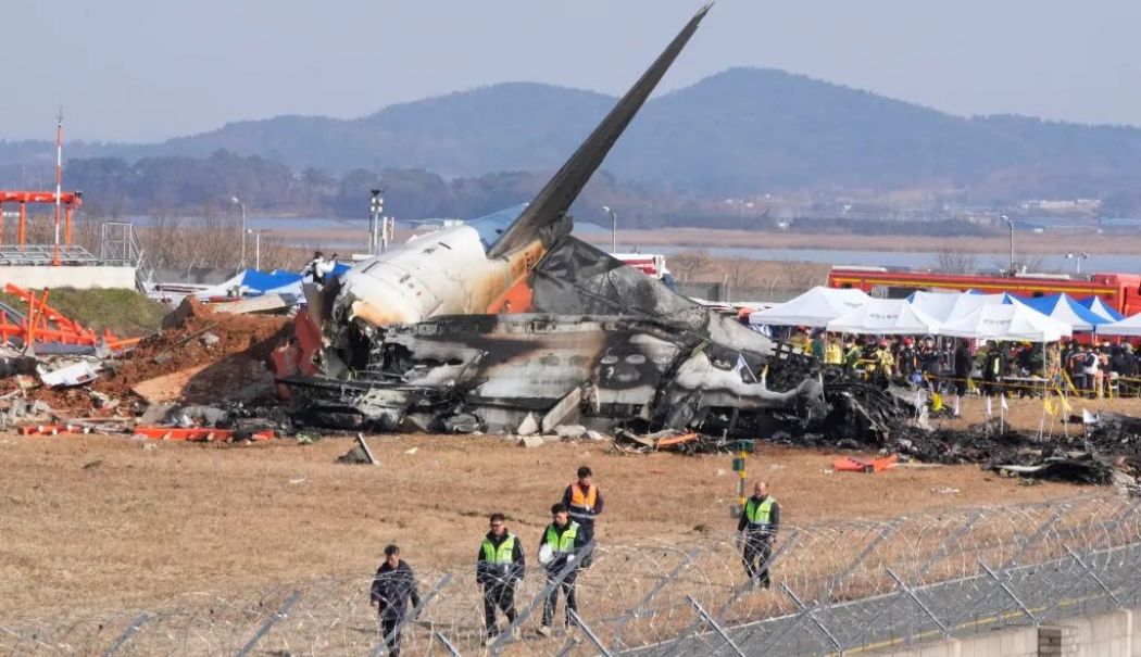 Catastrofă aviatică în Coreea de Sud. Bilanţul victimelor a crescut la 127 - avionprabusitpeaeroportulsudcore-1735465990.jpg