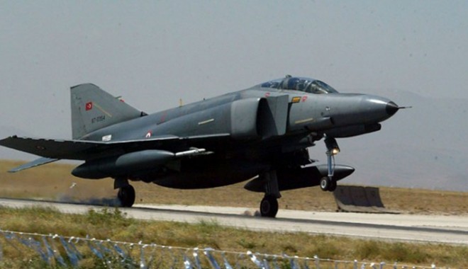 Turcia sugerează o intervenție militară în Siria - avionturcia75034400-1343462480.jpg