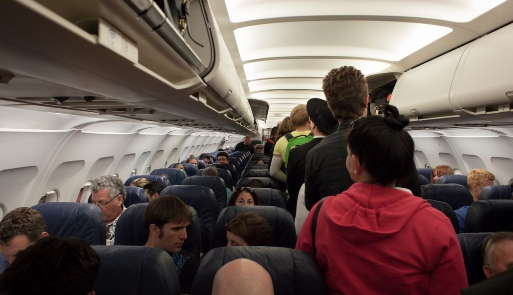 Bulă și avionul cu trei butoane - avionul-1755708671.jpg
