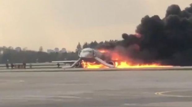 Un avion în flăcări a aterizat de urgență în Rusia. Bilanț tragic: 41 de MORȚI! - avionul54259300-1557124649.jpg