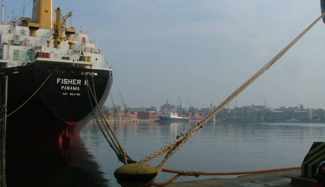 69 de nave sosesc în porturile românești - avizari-1420798085.jpg