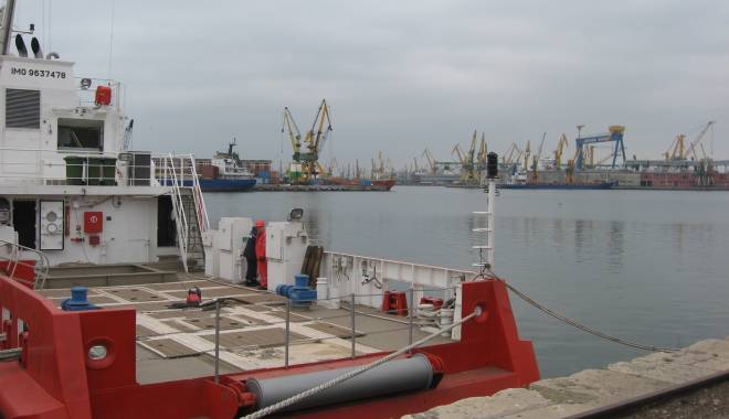 63 de nave sosesc în porturile românești - avizari-1421057589.jpg