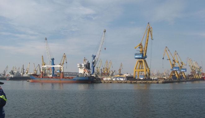 52 de nave și-au anunțat sosirea în porturile maritime românești